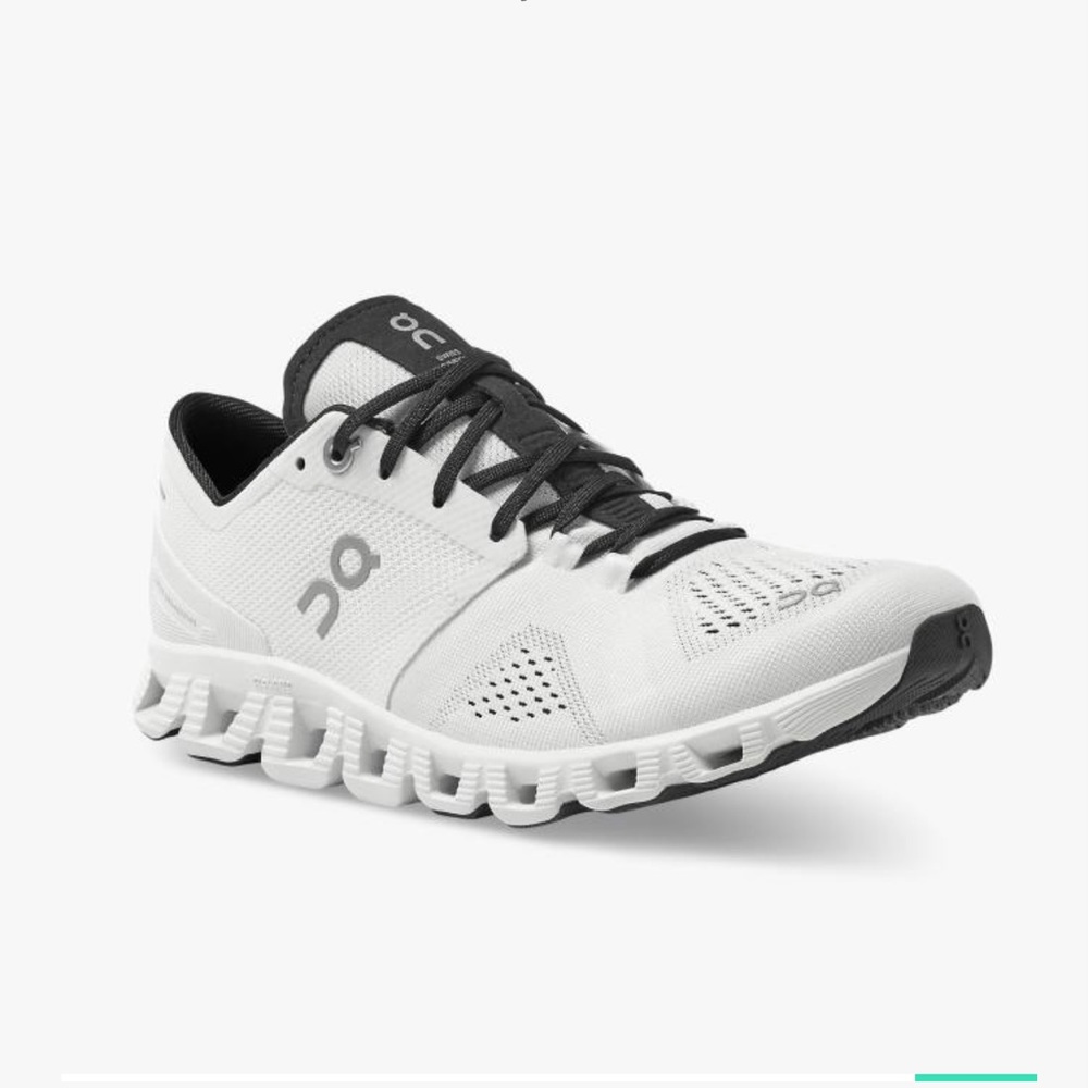 On Cloud Cloud X tennis shoes size 8.5 womens